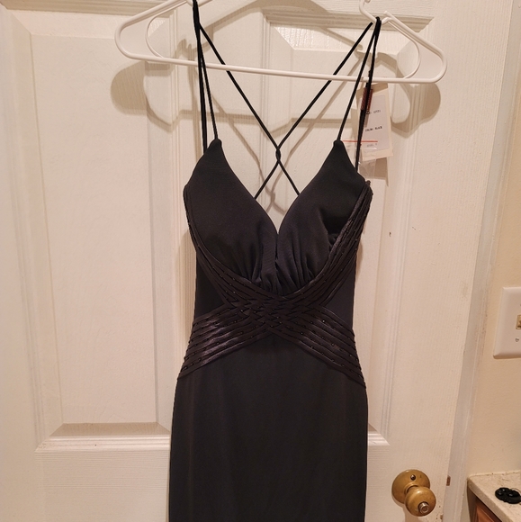 Black Evening backless dress - Picture 5 of 5
